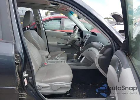 2013 Subaru Forester 2.5X Limited z USA, uszkodzony, nr VIN JF2SHAEC7DH431647